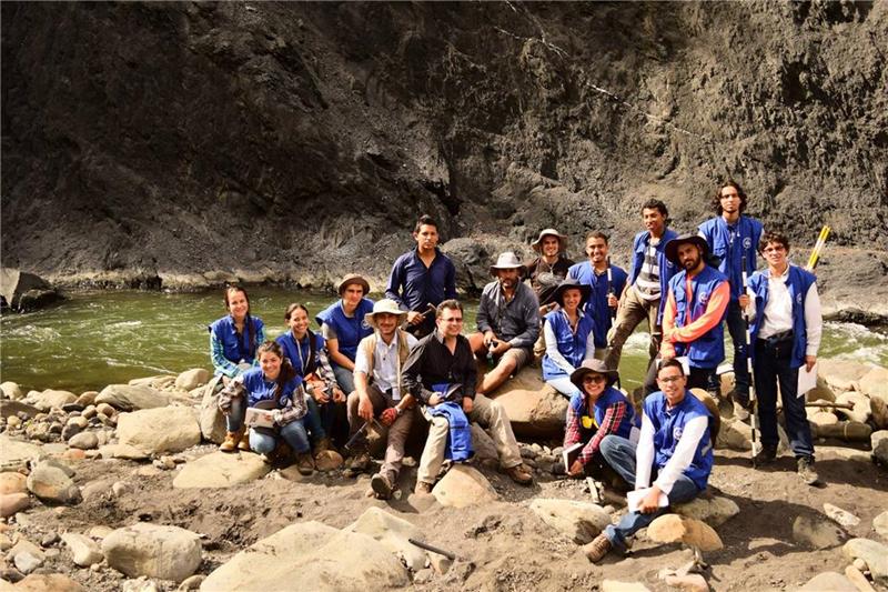 Participants in the AAPG Unalmed Chapter field trip to Colombia's Eastern Cordillera
