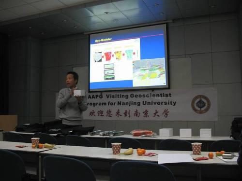 Yusak Setiawan was giving a lecture at Nanjing University