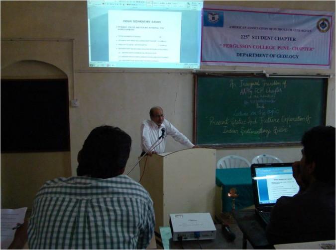 Dr. Shreekrishna Deshpande delivering a lecture.