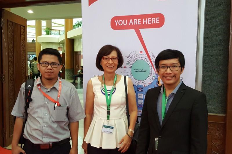 Adrienne Pereira with our website pioneers, Agus Ustad (L) and Mohammad Amin Ahlun Nazzar (R)