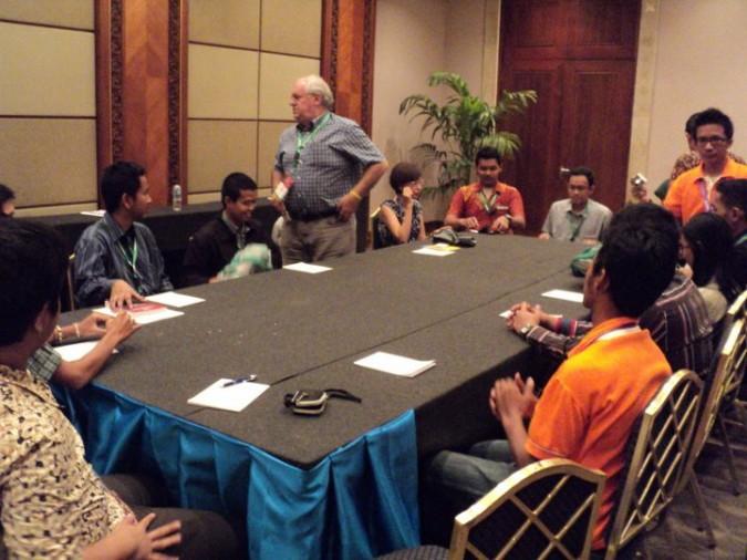 Meeting with AAPG Asia Pacific Vice President Peter Baillie, Programmes Manager Adrienne Pereira, members of the Student Oversight Committee (Geovani Christopher, Edward Syafron and Agus Ustad present), and members of Indonesian Student Chapters – at IPA 2011.