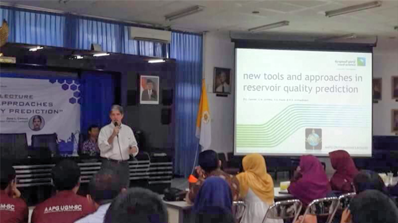 Dave Cantrell speaks to students from UGM, UNDIP and UNPAD