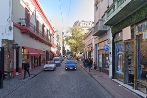 En Calle Defensa, Buenos Aires